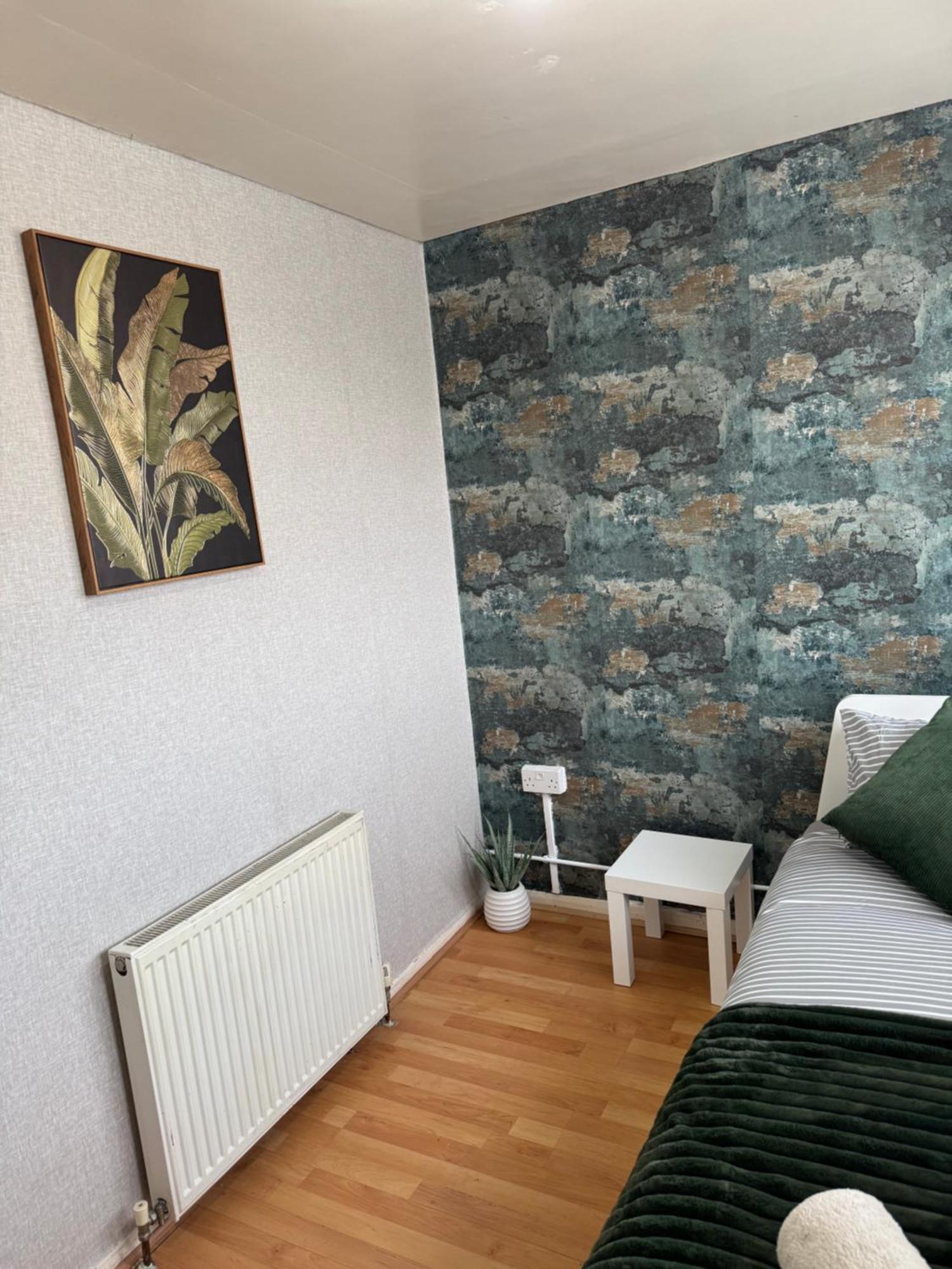 Luxury 4 Bedroom Entire In Free Parking Peaceful Place Smethwick * Birmingham
