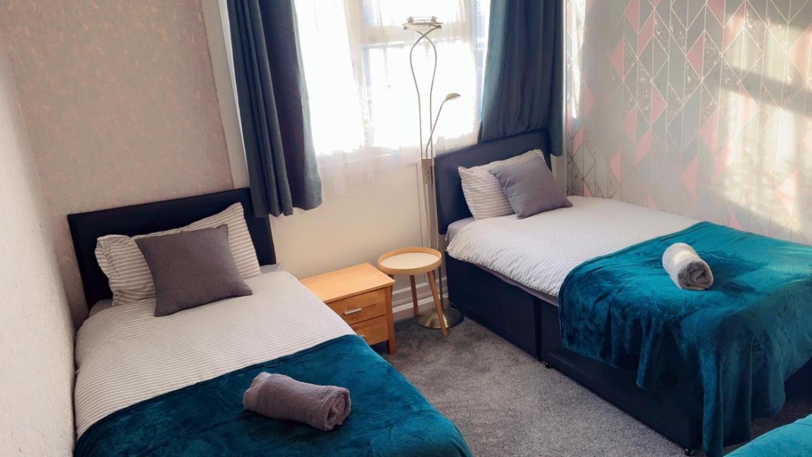 Holiday home Luxury 4 Bedroom Entire In Free Parking Peaceful Place Smethwick Birmingham