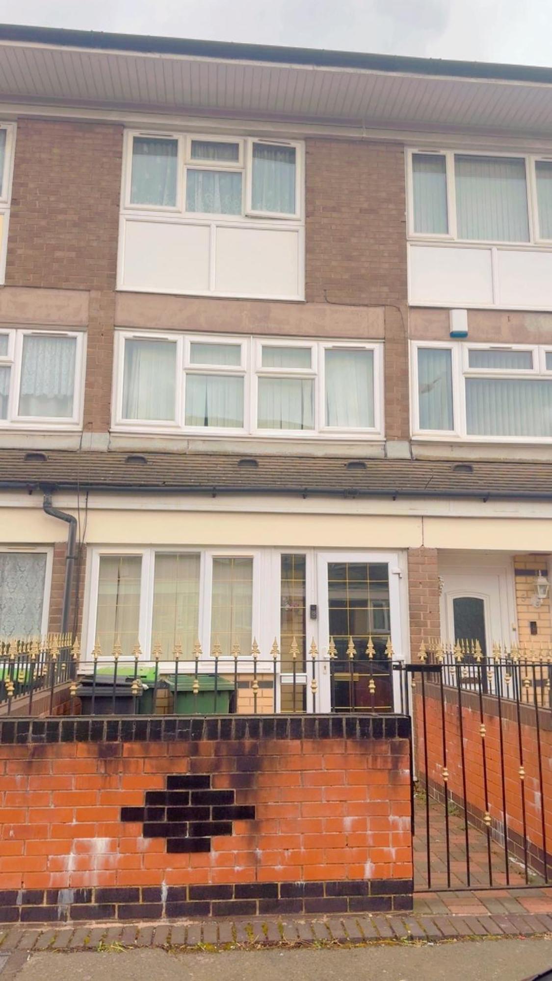 Luxury 4 Bedroom Entire In Free Parking Peaceful Place Smethwick *